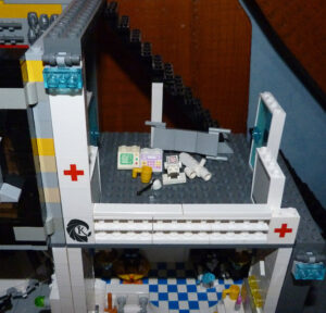 Batcave Lego MOC infirmerie hôpital work in progress