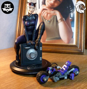 Statuette collector Catwoman Joelle Jones moto Lego
