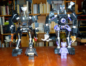 Batcave Lego Batman Catwoman robots de combat Batorak Catorak