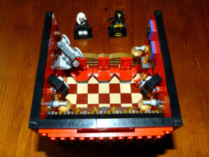 MOC Lego Batcave cinéma fauteuils