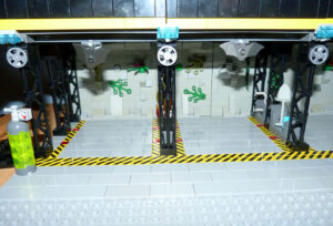 Garage Batcave MOC Lego bonbonne nitro