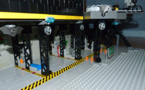 Garage Batcave MOC Lego cônes de chantier