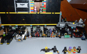 MOC Lego Batcave garage