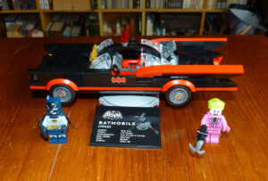 Batmobile série TV Batman Joker Lego 76188