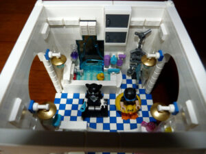 Salle de bains MOC Lego Batcave