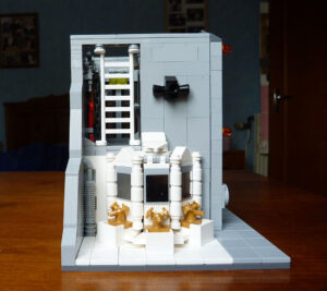 MOC Lego Batcave escabeau fermé