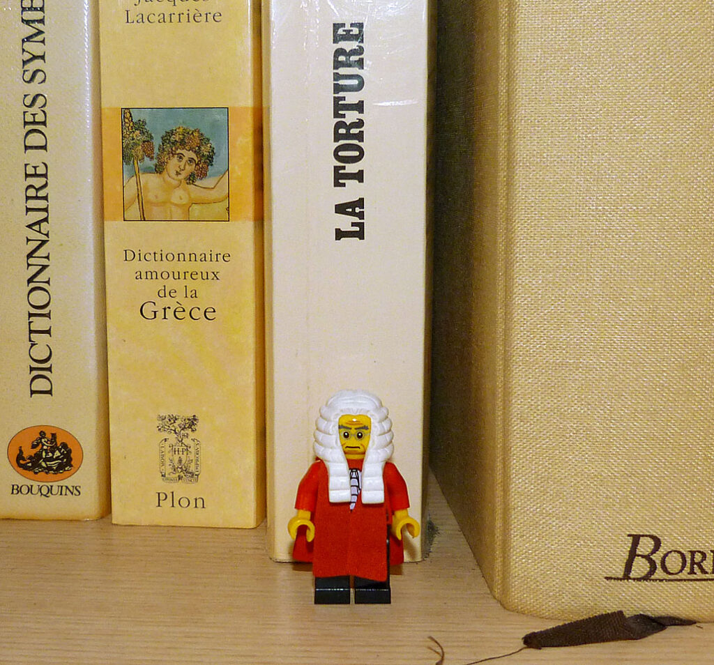Lego Collectible Minifigures Series 9 juge col138