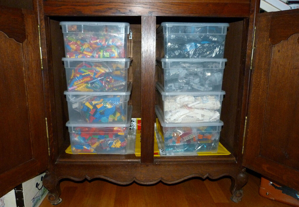 Meuble rangement boîtes briques Lego
