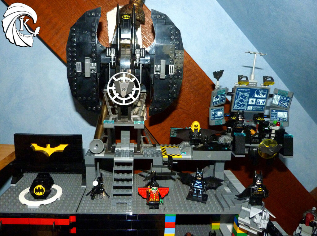 Poste de commandement QG Batcave MOC Lego