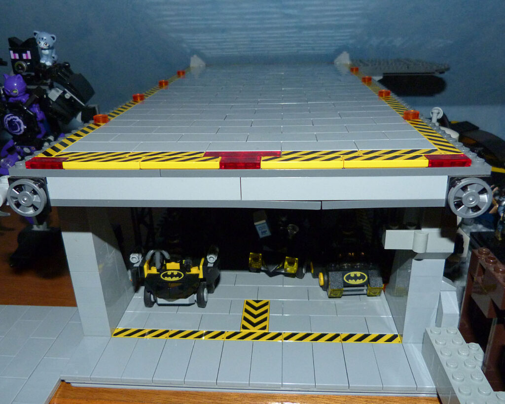 Batcave Lego MOC carrelage garage