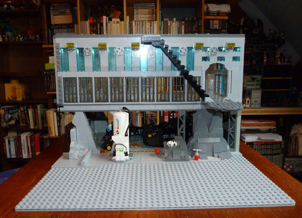MOC Batcave Lego garage côté droit