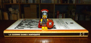 Lego Series 10 Officier roman col147