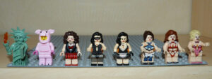 Figurines Lego cochonne sexy strip-teaseuse soubrette