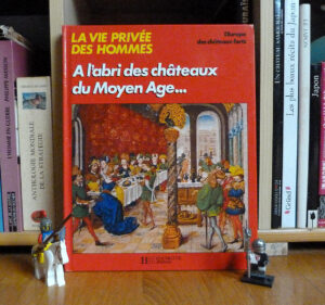 A l'abri des châteaux du Moyen Age Régine Pernoud Philippe Brochard La vie privée des hommes Hachette