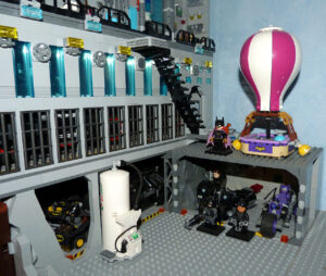 MOC Batcave Lego garage motos